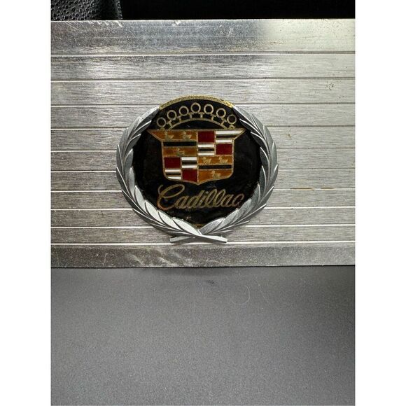 Cadillac Automobile Plate With “ Cadillac Wreath and Crest” Logo Vintage - Picture 6 of 11